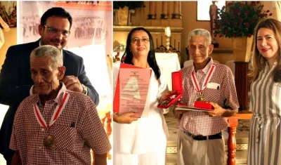 El secretario de Educación del Departamento, Dagoberto Barraza junto a los condecorados.
