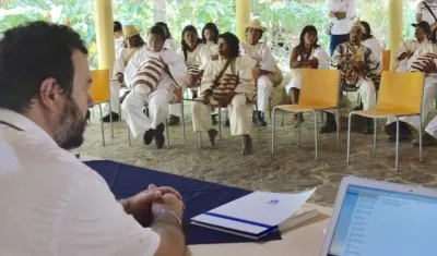 El Defensor reunido con líderes, miembros y autoridades del pueblo Kogui.