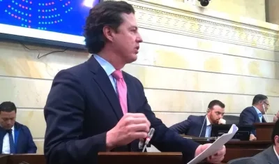 El Senador Juan Manuel Galán, sustentando la ponencia.