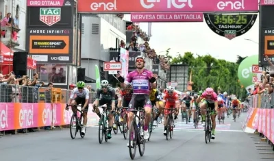 Elia Viviani ganó con facilidad su tercera etapa. 
