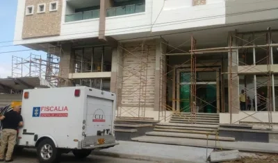 El hombre hallado muerto vigilaba el lugar.