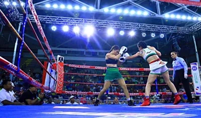 Acción del combate entre Yazmín Rivas y Liliana Palmera. 