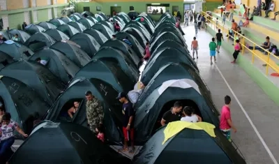 Albergue en el coliseo deportivo del municipio de Valdivia