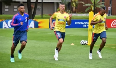 Frank Fabra, Matheus Uribe y José Izquierdo durante los entrenamientos. 