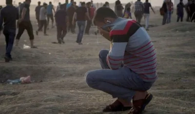 Palestinos lloran por sus muertos en Gaza.