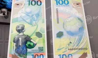 Billete de 100 rublos.