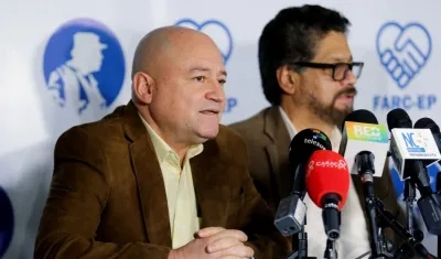Los miembros de la FARC Luciano Marín, alias "Iván Márquez", y Julián Gallo Cubillos, alias "Carlos Antonio Lozada"