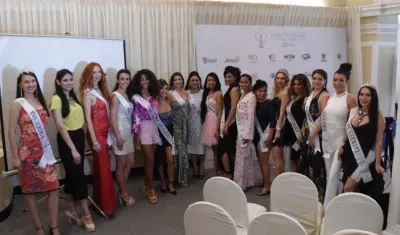 Participantes y organizadores del Mrs. Woman of The Universe