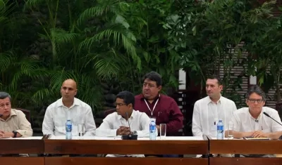 El Gobierno y el ELN suspenden los diálogos en Cuba