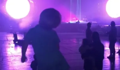 El pequeño Sasha bailando.