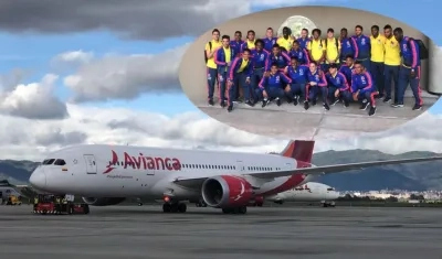 Los 24 jugadores son transportados en este avión de Avianca, rumbo a Italia. 