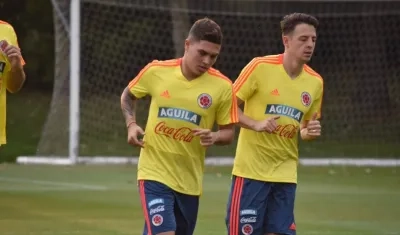 Juan Fernando Quintero y Santiago Arias entrenando en Italia.