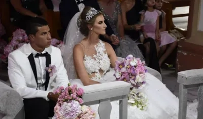 Alexis Pérez  y Leanne Shillingford durante su boda en San Nicolás.