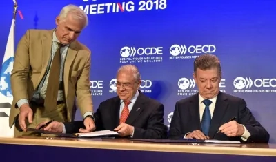  La firma se produjo en la sede del organismo en la capital de Francia.