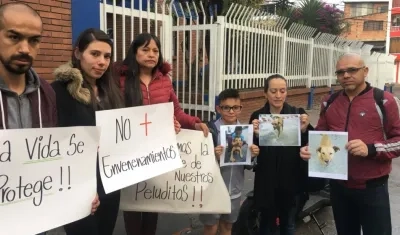 Comunidad del barrio Diana Turbay protestó el envenenamiento.