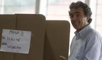 Sergio Fajardo, votando el día de la primera vuelta