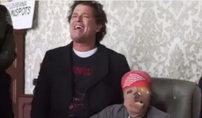 Carlos Vives compartió con a Consuelo Córdoba, una mujer que en 2001 fue quemada por su esposo con ácido sulfúrico.