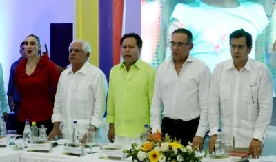  El presidente del Senado de Colombia, Efraín Cepeda (2-d); el de la Cámara Rodrigo Lara (d); el presidente de la Asamblea Nacional de Venezuela, Omar Barboza (2-i), y el gobernador del departamento Norte de Santander, William Villamizar (c).