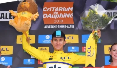 Michael Kwiatkowski con la camiseta de líder. 