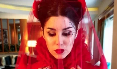 La artista del tatuaje Kat Von D del reality L.A. Ink. 