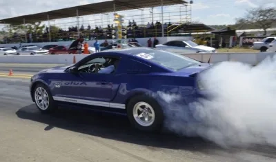 Uno de los autos participantes en los anteriores piques cuarto de milla