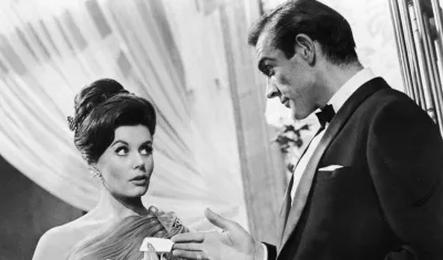 Eunice Gayson y Sean Connery. 