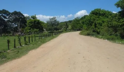 En una trocha como esta fue hallado el cadáver de un hombre, en zona rural del municipio de Juan de Acosta.