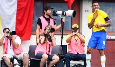 Gabriel Jesús celebrando el primer gol del partido. 