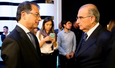 El candidato presidencial Gustavo Petro y el liberal Humberto de la Calle