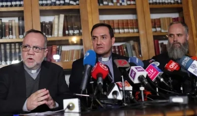 El grupo de sacerdotes chilenos que sufrieron abusos sexuales en Chile y que contaron sus experiencias al papa Francisco