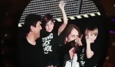 Milan y Sasha durante el concierto.