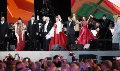 Placido Domingo acompañado de grandes figuras de la opera europea. 