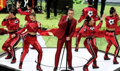 El cantante Robbie Williams durante la inauguración del Mundial.