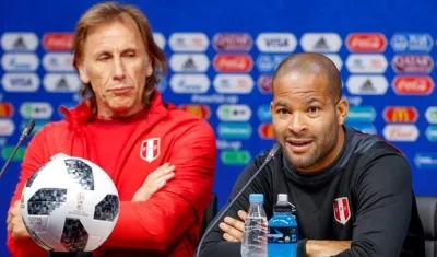 El técnico Ricardo Gareca y Alberto 'Mudo' Rodríguez.