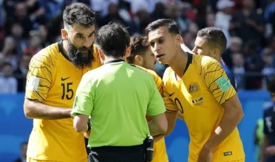 Andrés Cunha explica la determinación a los australianos. 