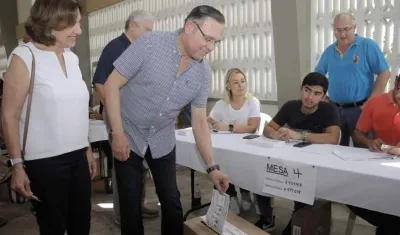 El presidente del Senado Efraín cepeda