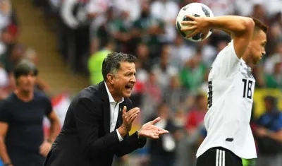 Juan Carlos Osorio durante el partido con Alemania. 