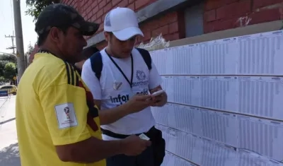 La información al votante es rápida en los puestos de votación, como el Sofía Camargo.