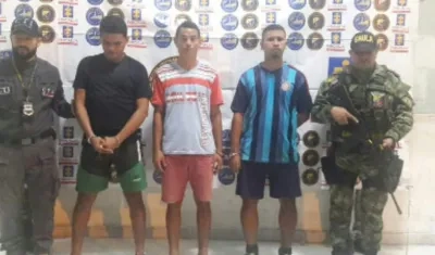 Los tres capturados.