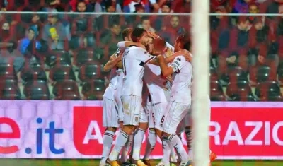 Jugadores del Parma celebran un gol. 