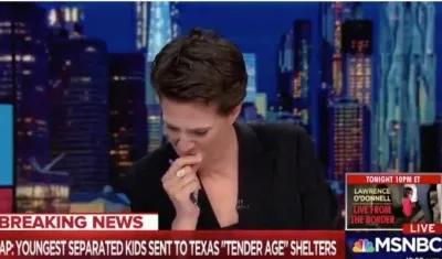 Rachel Maddow durante su programa en MSNBC.