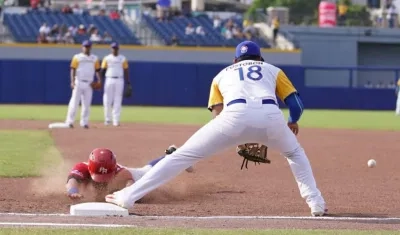 Acción de juego de la selección Colombia de béisbol. 