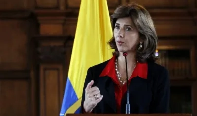 María Ángela Holguín.