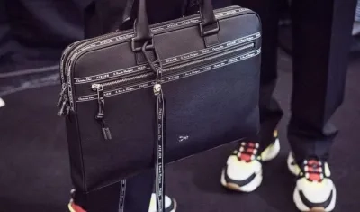 El maletín es el accesorio masculino de la temporada.