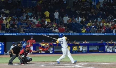 Jesús Posso conecta el cuadrangular del empate para Colombia. 