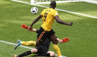 Romelu Lukaku anota uno de los tantos ante la selección de Túnez. 