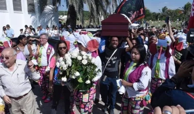 Con música fue acompañado el ataúd de César Morales 'Paraguita'.