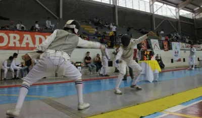 Esgrima es una de las pruebas del pentatlón moderno.