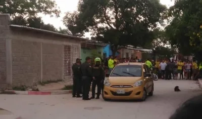 La Policía acordonó el sector en donde fue asesinado el taxista.