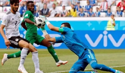 El portero egipcio Essam El-Hadary se convirtió en el jugador más veterano en disputar un mundial. 